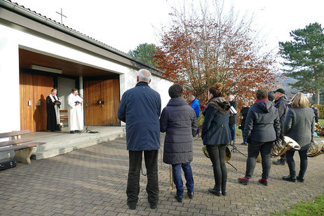 Gräbersegnung in Bad Emstal/Sand